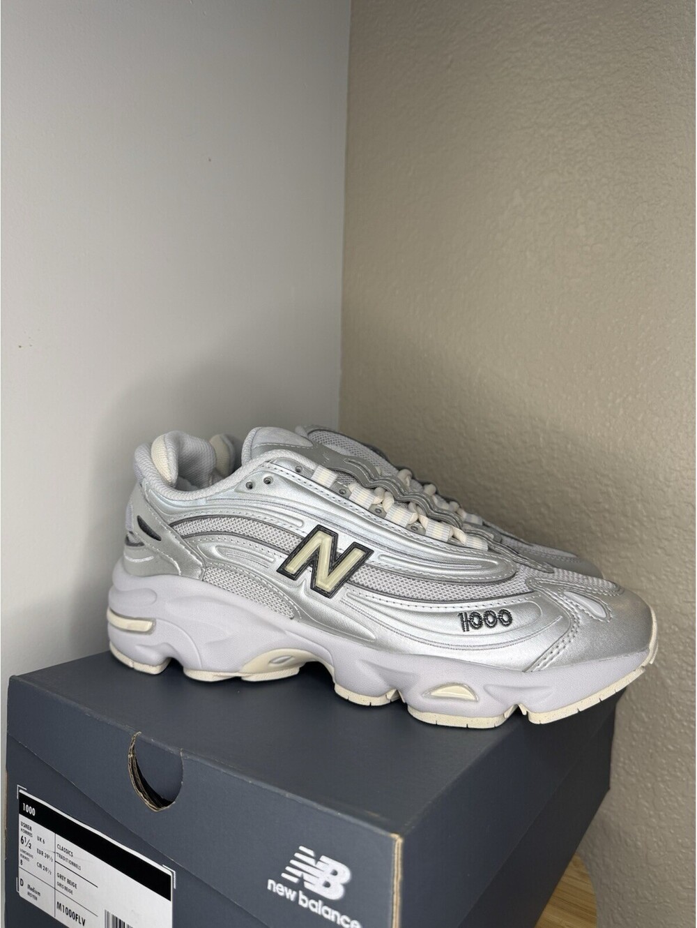 New Balance 1000 Grey Beige M1000FLV Sneakers Men’s 6.5 Women’s 8 New Box